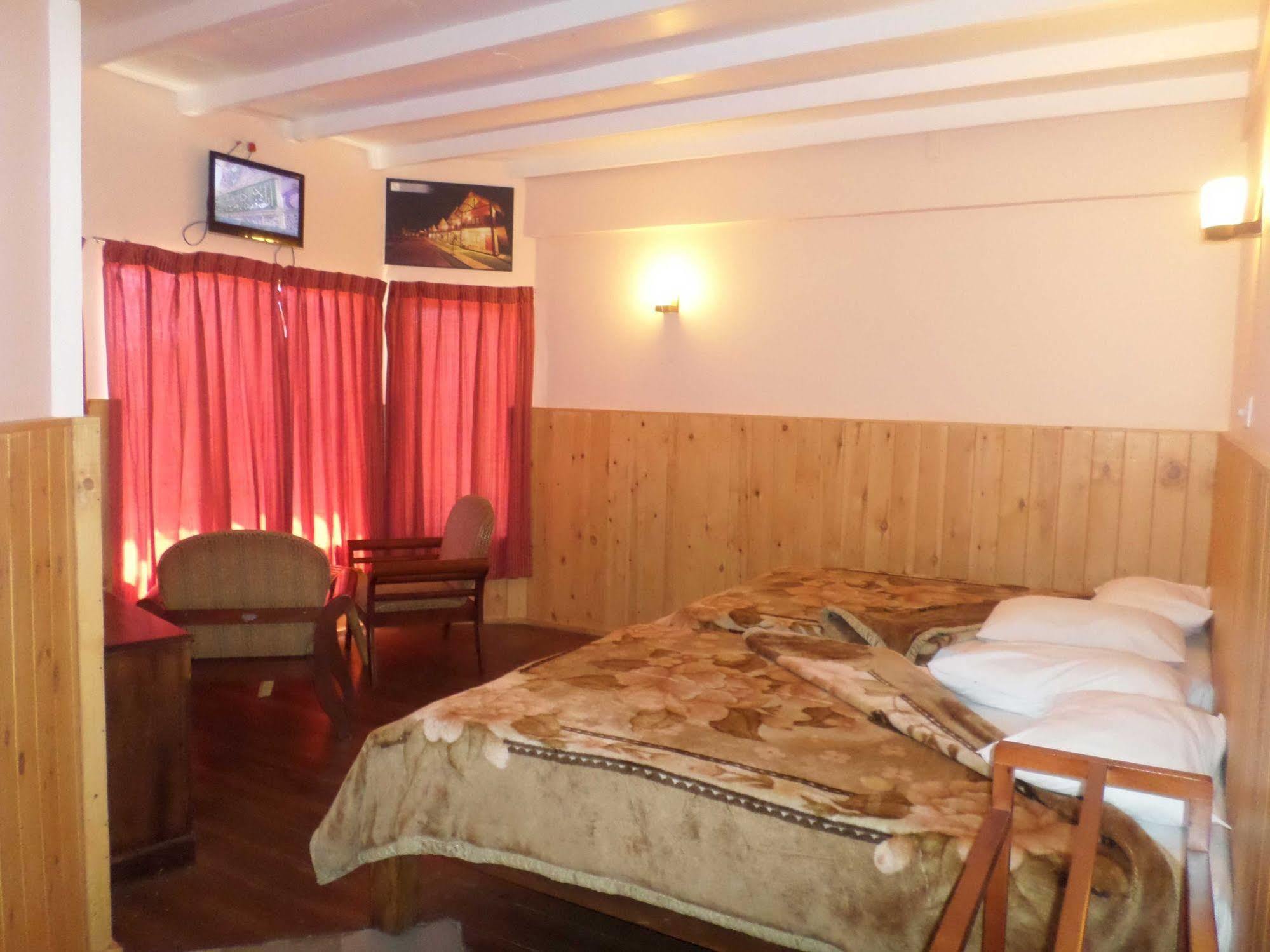 Vista Hotel Eden Hill نوفارا إيلِيا المظهر الخارجي الصورة