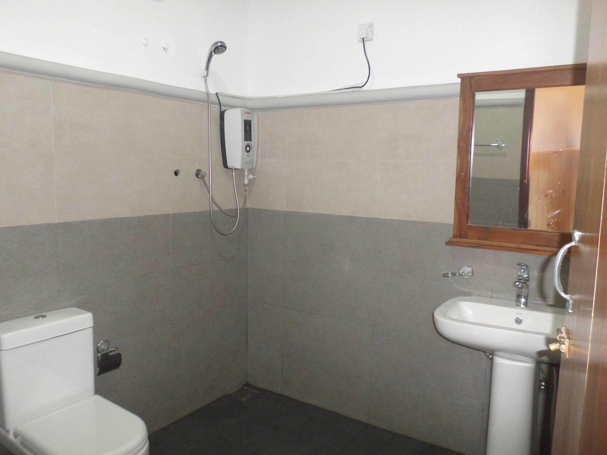 Vista Hotel Eden Hill نوفارا إيلِيا المظهر الخارجي الصورة